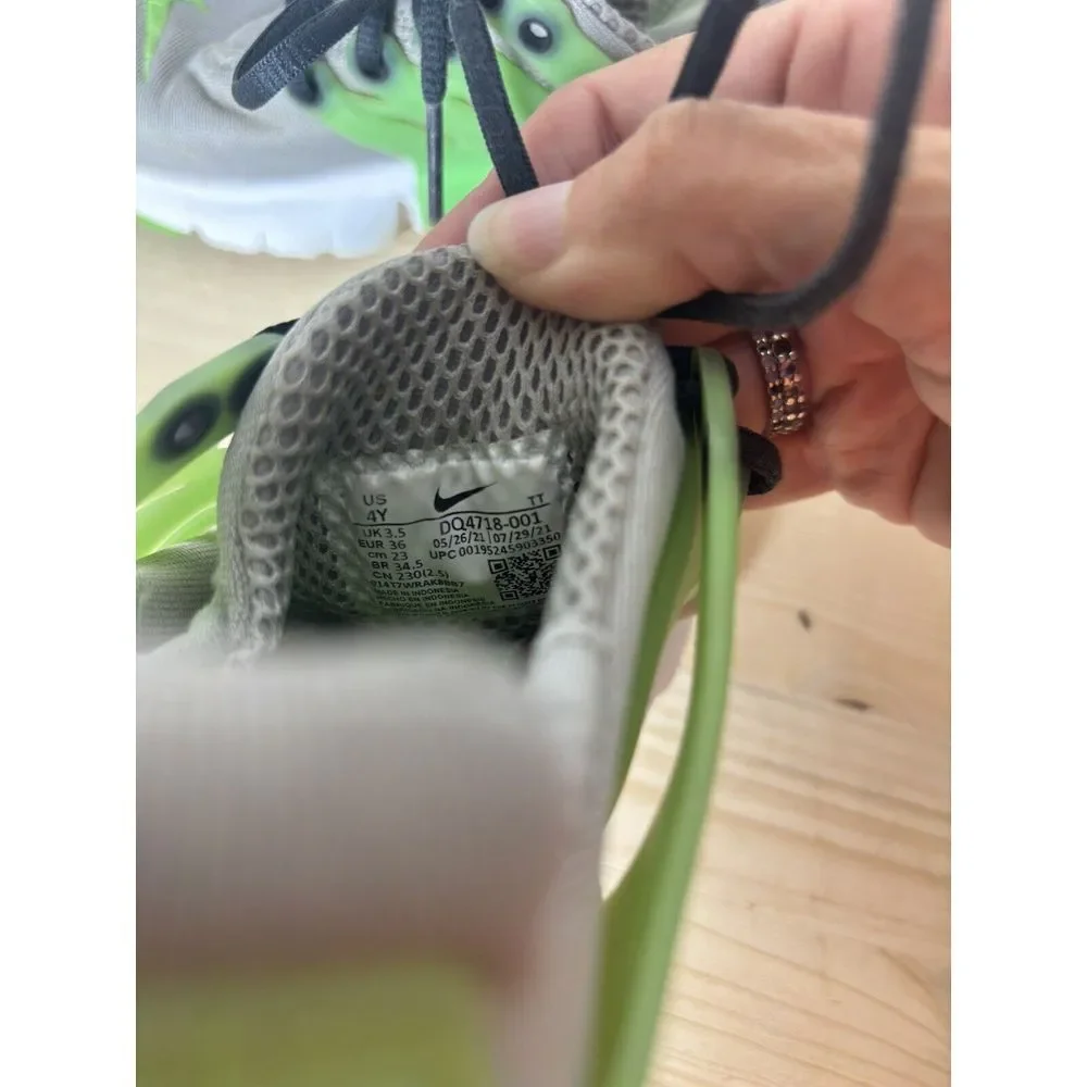 Nike Big Kids Presto Size‎ 4Y LT Smoke Grey Black Green U21